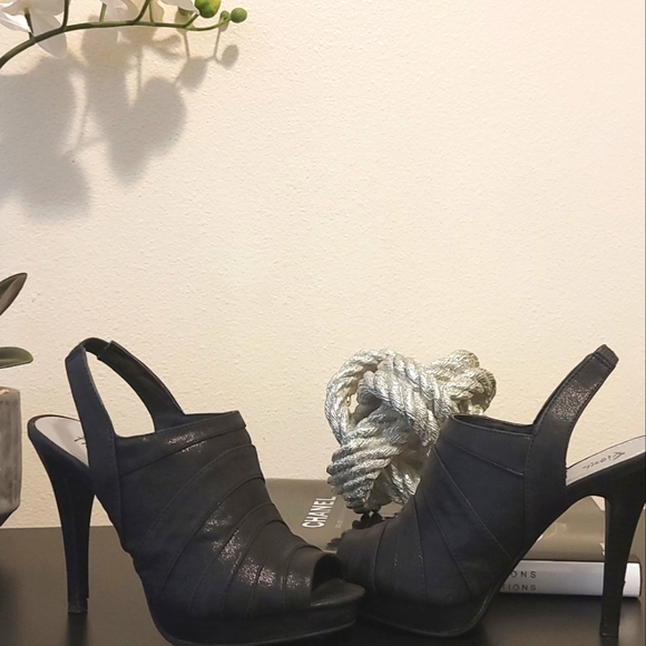 Heels - Picture 2 of 9